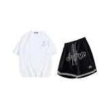 Белая рубашка с короткими рукавами+черные шорты