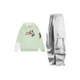 Зелёный топ + бежевые штаны