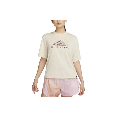 Nike T-Shirt Женская Dunе Белый