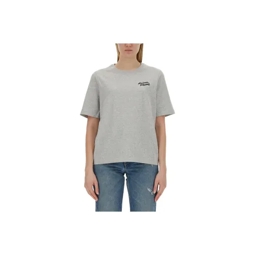 Maison Kitsune T-Shirt Женская Серого цвета