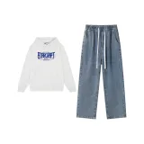 Белый топ + средне-синие штаны