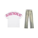 Белый топ + желтые грязные штаны