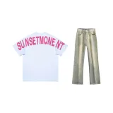 Светло-синий топ + желтые грязные штаны