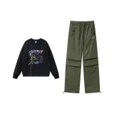 Чёрный топ + армейские зелёные штаны