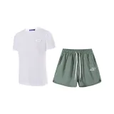 Белая футболка + армейские зеленые штаны