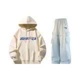 Абрикосовый свитшот + синие повседневные штаны