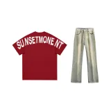 Бордовый топ + желтые грязные штаны