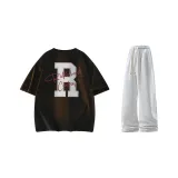 Черная футболка + светло-серые штаны