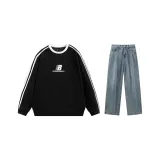 Чёрный топ + средне-синие штаны