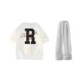 Белая футболка + светло-серые штаны