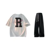 Белая футболка с серым фотинией + черные штаны