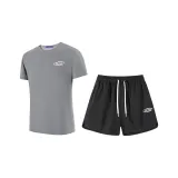 Серый футболка + черные штаны