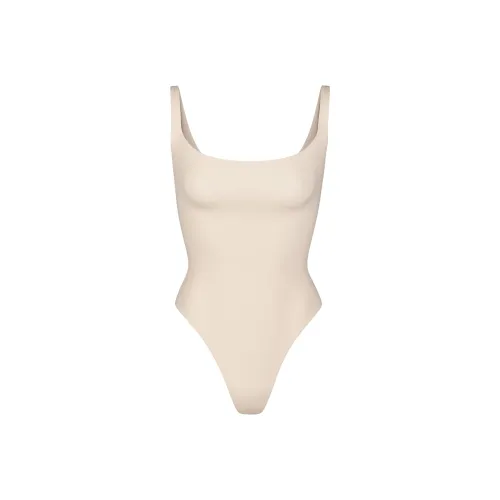 SKIMS FITS EVERYBODY SQUARE NECK BODYSUIT Комбинезон Женский Песочный Песочный