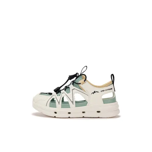 XTEP противоскользящие и дышащие низкие топовые сандалии Сосновый морозный зеленый Парусный белый для детей