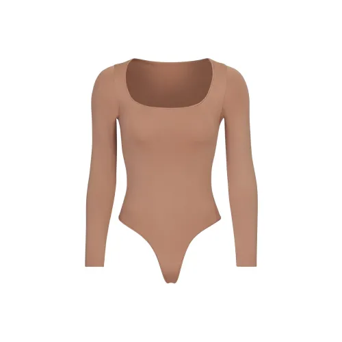 SKIMS ESSENTIAL Длинный рукав Scoop вырез Комбинезон Женский Sienna Охра