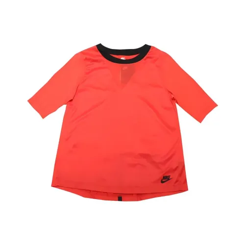 Nike Sportswear Стандартная футболка женская красная