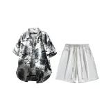 Чёрная рубашка + светло-серые шорты