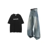 Чёрный топ + синие штаны