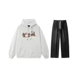 Комплект одежды (Белый свитшот + Черные джинсы)