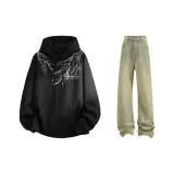 Чёрный свитшот + жёлтые грязные джинсы