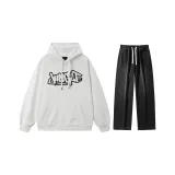 Комплект одежды (Белый свитшот + Черные джинсы)