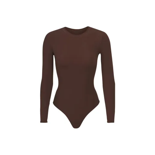SKIMS FITS EVERYBODY Длинный рукав Круглый вырез Комбинезон Женский Какао