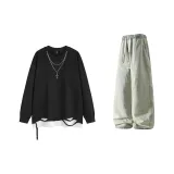 Чёрный топ + жёлтые грязные джинсы