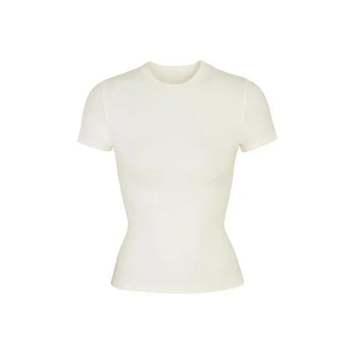 SKIMS Стандартная футболка женская цвет костяной белый