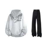 Свитшот из фотинии серого цвета + черные джинсы