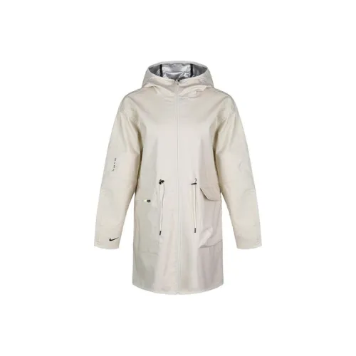Nike SPORTSWEAR TECH PACK Куртки и пальто Женские