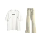 Белая футболка + желтые грязные джинсы