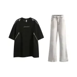 Черная рубашка с короткими рукавами + дымчато-серые джинсы