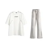 Белая футболка + дымчато-серые джинсы