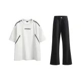 Светло-серая рубашка с коротким рукавом + черные джинсы