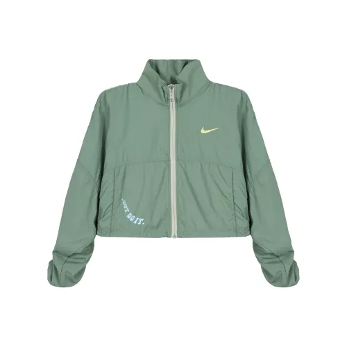 NIKE Травяной зеленый Женские Куртки
