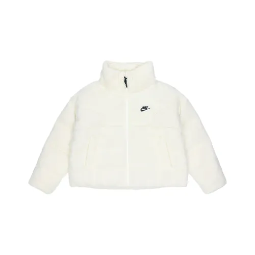 NIKE Экрю Женские Пуховики