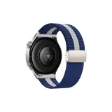 Синий с белыми полосами, магнитная застежка.