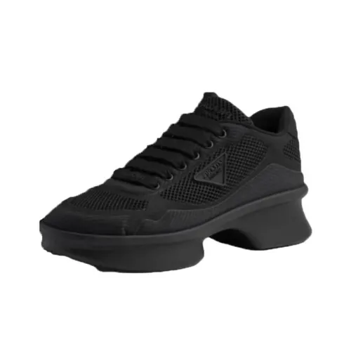 PRADA Низкий топ Повседневная обувь Женская Черная