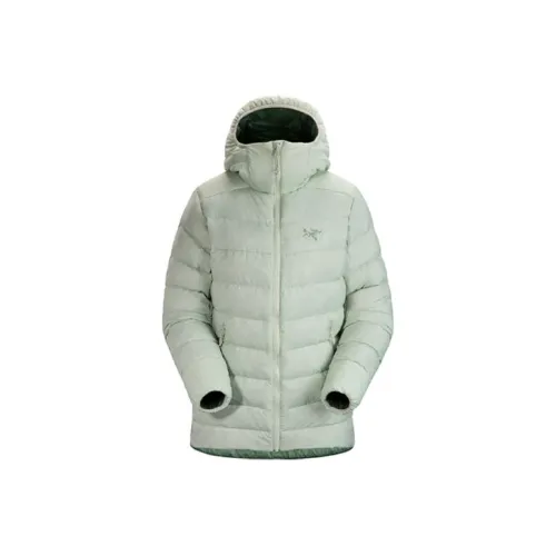 Arcteryx Пуховики и зимние пальто Женские