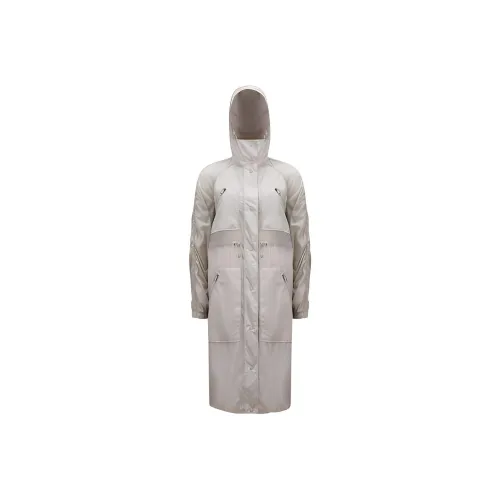 MONCLER Белые Женские Пуховики