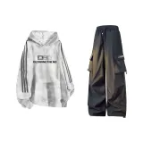 Белый свитшот с капюшоном + темно-синие карго-штаны