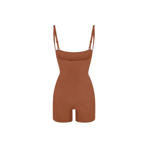 SKIMS Бесшовный Sculpt Открыто Верхний обхват груди SHORTIE BODYSUIT Комбинезон Женские Бронза Бронза