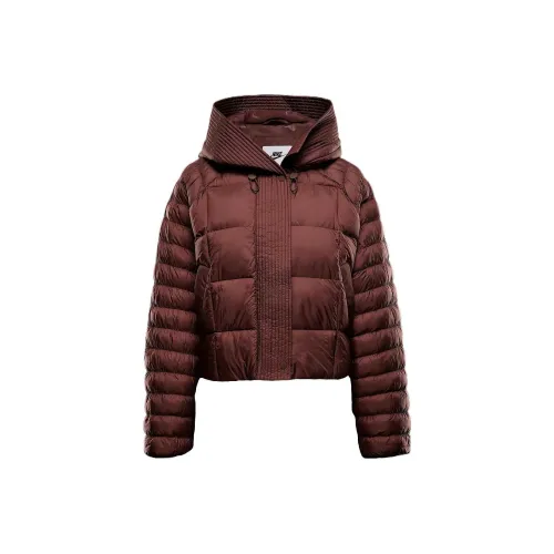 nike Sportswear Swoosh Puffer PrimaLoft® Куртки и пальто Женские Темно-красный