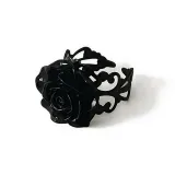 Розовое кольцо, пистолет, черный