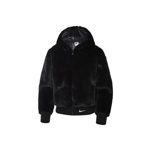 NIKE Черные Женские Куртки