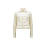 Молочно-белый