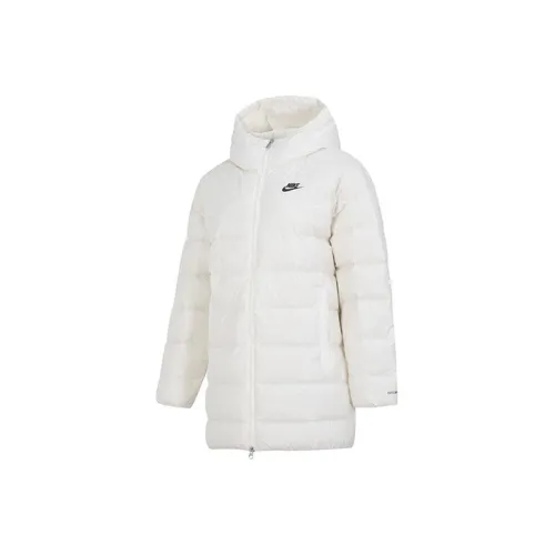 NIKE Белые Женские Пуховики