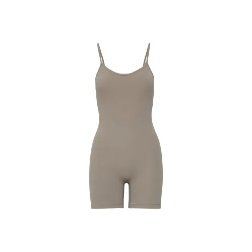 ARITZIA Golden Масло Essential 5' Romper Комбинезон Женские Turner Тауповый Turner Серо-коричневый