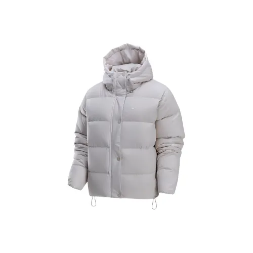 nike Therma FITSportswear Metro Пуховик Женские Свет Земляной Умбровый