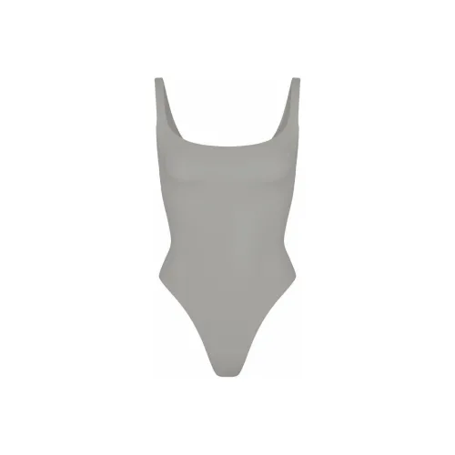 SKIMS FITSEVERYBODY Комбинезон с квадратным вырезом для женщин цвет дым